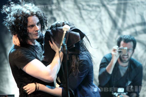 THE DEAD WEATHER - 2009-06-29 - PARIS - La Cigale - Alison Nicole Mosshart - John Anthony Gillis [Jack White]